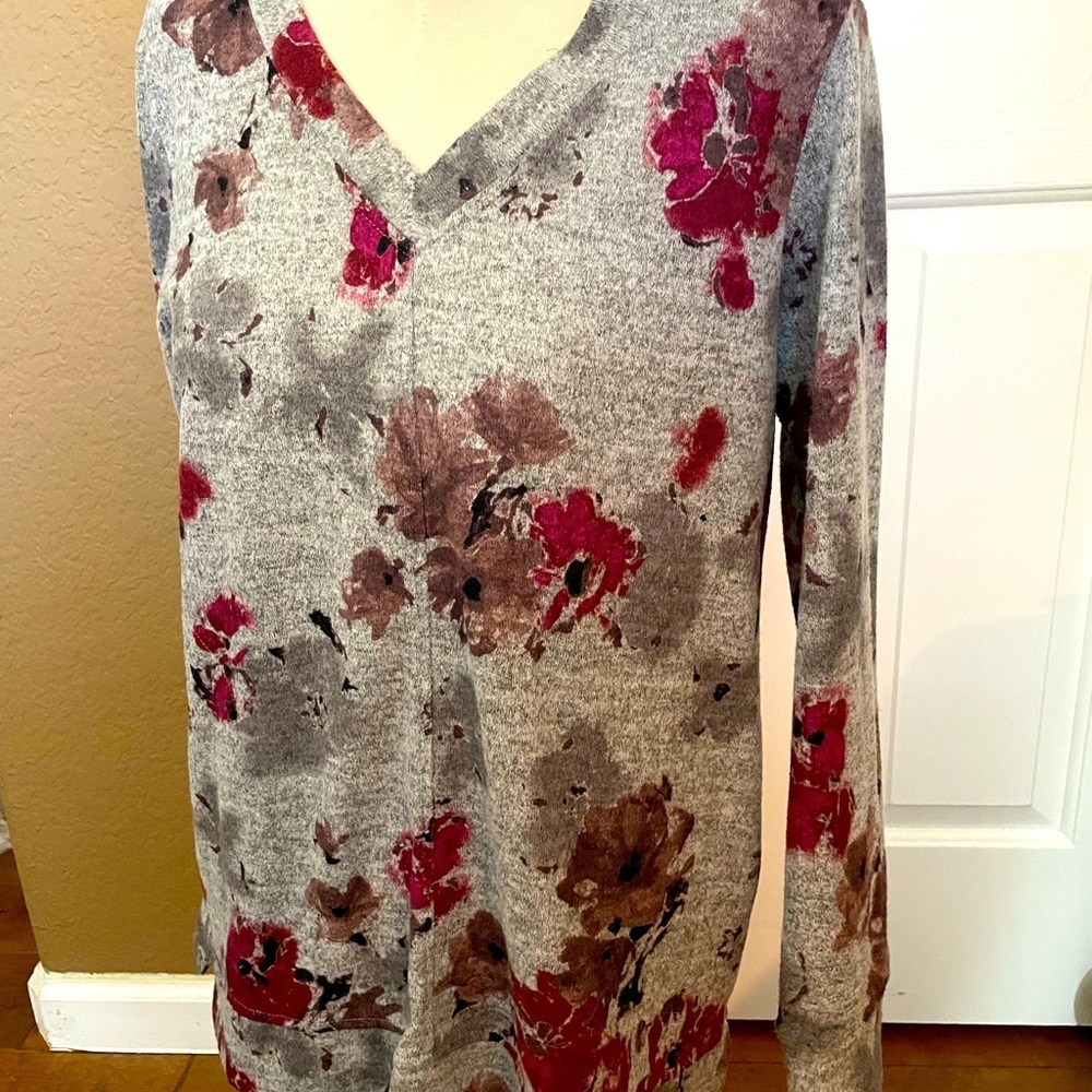 Ellen Tracy Floral Tunic Swester - Picture 2 of 3